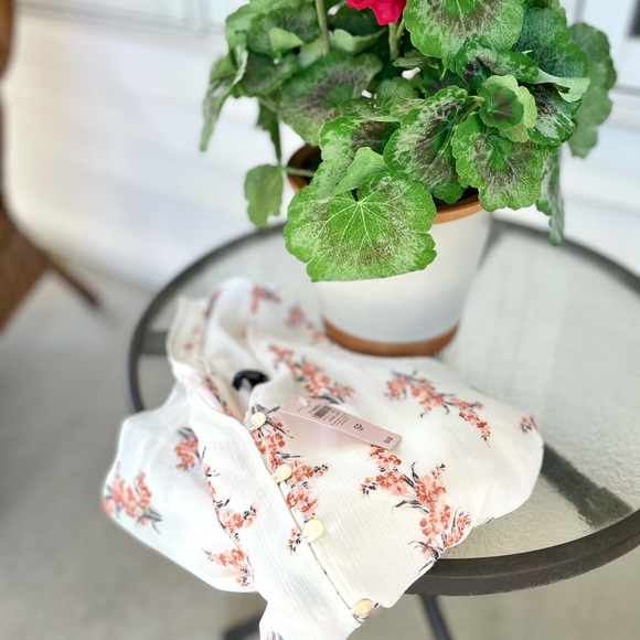 New Women’s Ann Taylor Sleeveless Blouse - Picture 5 of 5